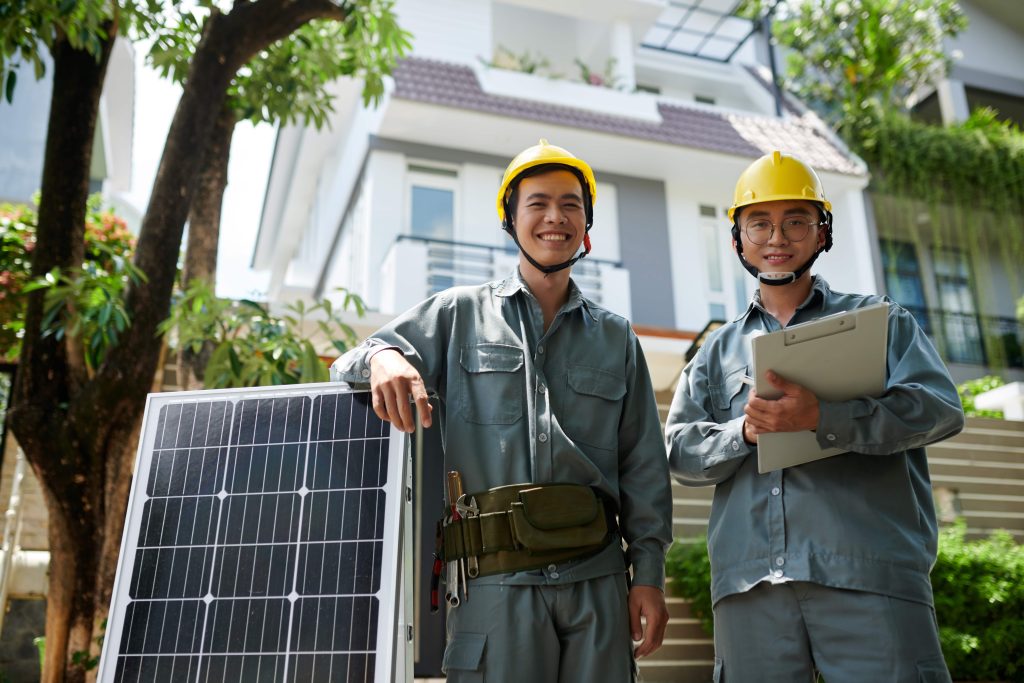 solar installers with solar panel